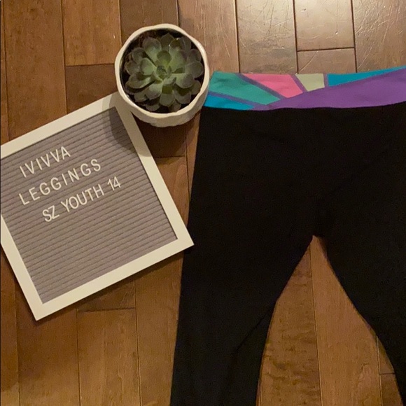 🧘‍♂️IVIVVA REVERSIBLE SZ 14 CROPS! 🧘‍♂️ - Picture 2 of 6